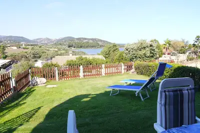 Image de A quelques mètres de Su Giudeu. 6 couchages. Remise sur les billets de bateau. Rez-de-chaussée.