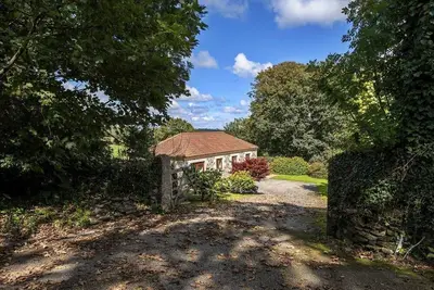 Image de Excellente grange convertie dans le château historique de Caerhays sur la côte sud de la Cornouaille