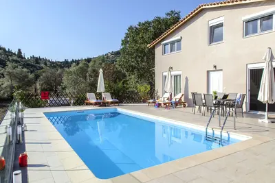 Image de Villa Trois Chambres À Coucher À Ligia Lefkada, IDÉAL Pour Les Familles