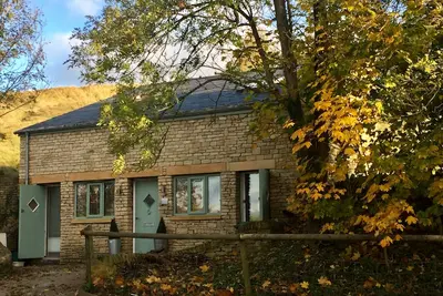 Image de Cotswold Detached Hillside Cottage regorge de caractère original