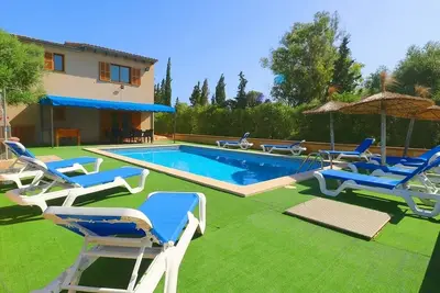 Villa avec piscine privée dans un cadre champêtre, près des plages fantastiques et des jolis villages!