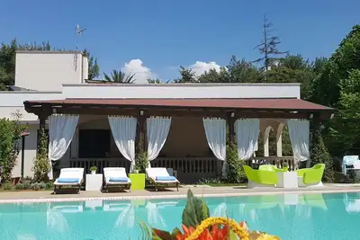 Image de Piscina a sfioro riscaldata, tennis, zone benessere, wifi gratuit dans le Salento!