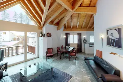 Image de Vacances tranquilles dans un appartement mansardé confortable