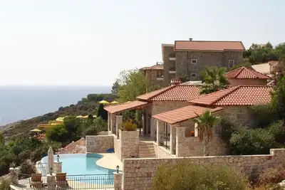 Image de Attractive villa with a large pool and private sea access - stunning view