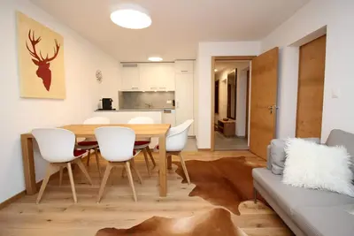 Image de Très bel appartement meublé dans le style des Alpes au milieu de la rue Moritz-Dorf