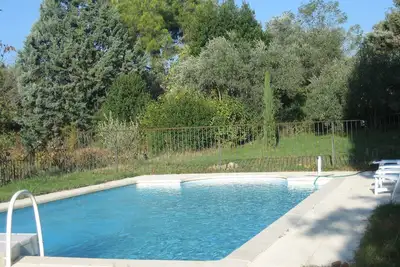 Maison ancienne de charme rénovée avec piscine
