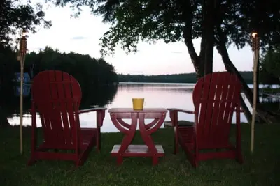 Image de Lake Side Home, centre du Maine, quai privé. Conduire au mont. Katahdin, pompe à chaleur / Ac
