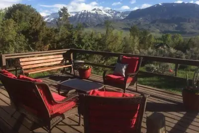 Image de Maison récemment rénovée, acceptant les animaux de compagnie avec une vue imprenable sur la montagne!