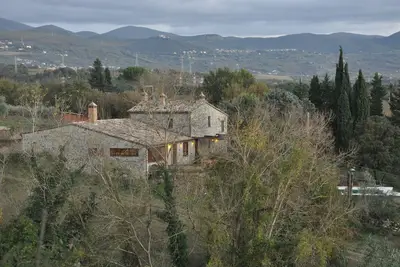 Image de Belle maison de campagne complètement isolée et indépendante avec piscine