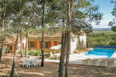 Image de Belle maison à Cesseras avec WiFi