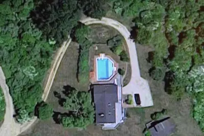 Image de Belle maison privée et vierge sur 1. 7 acres à Hither Hills - à pied de la plage