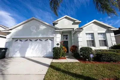 Image de 4 chambres / 3 salles de bain privée piscine / spa à domicile dans Gated Communtiy de Windsor Palms