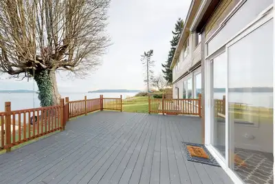 Image de Maison de luxe face à la baie avec terrasse, vue magnifique et accès à la plage