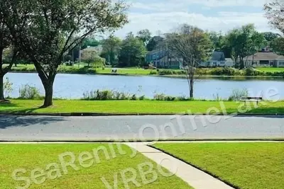 Image de Lakefront Beach House ** Automne 2019 / Été 2020 - Taux mis à jour ** La perfection du rivage