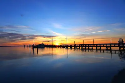 Image de Maison de ville à plusieurs niveaux en bord de mer avec toutes les commodités à Hyannis