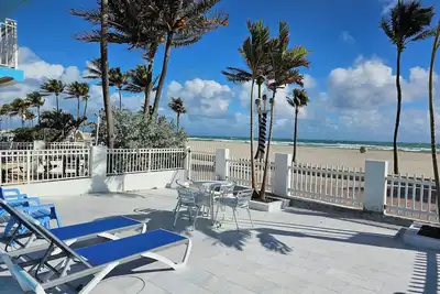 Image de Promenade sur le sable avec vue sur le front de mer