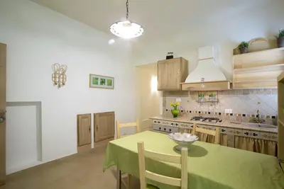 Image de la cour fleurie srl no12