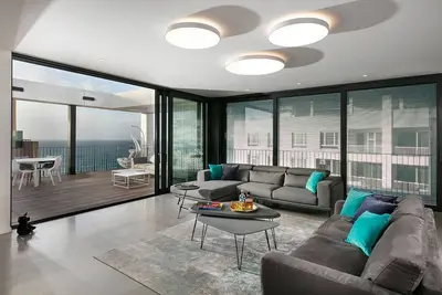 Image de Nouvel appartement de luxe en bord de mer dans un hôtel de charme