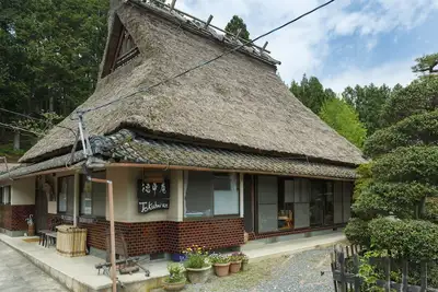 Image de Une maison louée avec une maison de printemps vieille de 200 ans à Kyoto