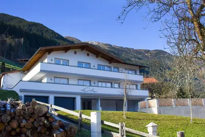 Image de Confortable - appartement meublé de haute qualité avec une vue imprenable