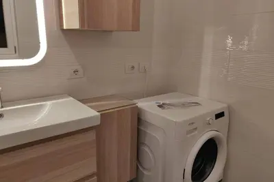 Image de Appartement récemment rénové, moderne, touche internationale