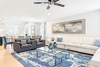 Image de ** Piscine orientée sud ** Luxe 7br / 5. 5 Ba Villa avec piscine à l'ouest