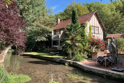 Image de charmant gîte rénové avec vue sur parc et rivière