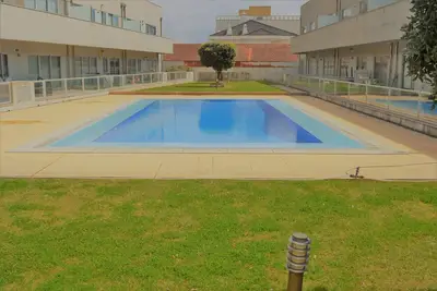 Image de Appartement En Bord De Mer, Deux Chambres Et Salles De Bains, Piscine Et Sandy Beach