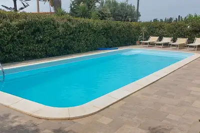 Image de Villa au citron dans la petite anse de la paternelle