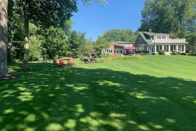 Image de Centre de villégiature cinq étoiles sur Powers Lake Lakefront; Sleeps 30+;