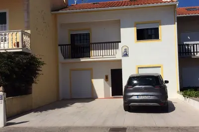 Image de Appartement tout confort en duplex à 7 minutes à pied de la plage.
