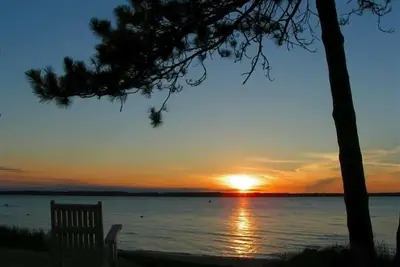 Image de Belle maison de plage sur East Grand Traverse Bay!