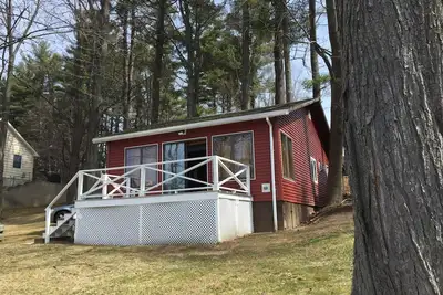 Image de Cozy Private Lake Cottage Minutes to Lake George & Saratoga Springs Pet Friendly