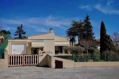 Image de Villa climatisée plein sud avec piscine et cheminée aux pieds du Mont d'Or