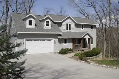 Image de Maison moderne de 3 chambres dans un cadre de forêt calme très près du lac Elkhart, Wisconsin