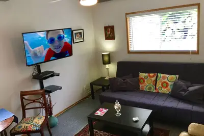 Image de Hale \"Hā Hā\" Apartment - 3 pâtés de maisons des falaises de l'océan
