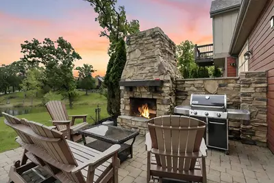 Image de Villa de luxe au bord d'un lac ~ Vue imprenable ~ 2 piscines ~ Commodités gratuites ~ Dock ~ Kayaks