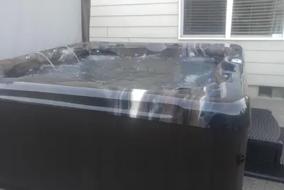 Image de Propre, confortable, belle terrasse avec bain à remous privé.