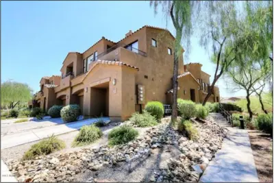Image de Condo Gated Upgraded En Emplacement Scottsdale Hautement Souhaitable