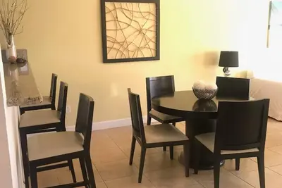 Image de 2/2 Condo avec vue sur la mer pour 6 personnes Distance de marche de la piscine