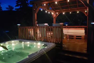 Image de L'écho. Cette maison a été construite à la main. C'est modeste et très paisible d'être dans.