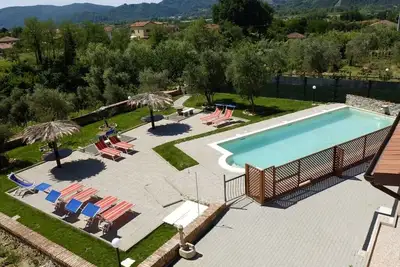 Image de La Fonda Maison de vacances: appartement avec piscine, jardin et parking