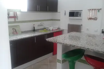Image de Maison de 3 chambres et 2 salles de bain à dix minutes à pied de la plage