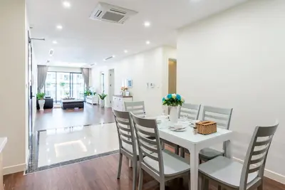 Image de VipHome01 # Appartement moderne 3br # Imperia Garden # Vue sur le jardin # Tour