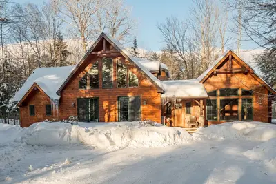 Image de Nouvelle Liste! Superbe maison spacieuse avec bain à remous-près de Sunday River