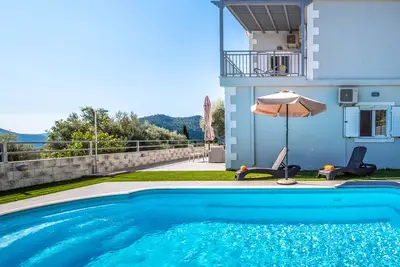 Image de Villa Parfaite Avec Piscine Et Vue Sur La Mer IDÉAL Pour Les Familles À Nidri, Lefkada