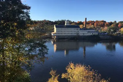 Image de In Town Splendor at Castle Rock, Ă 1, 6 km du Bowdoin College