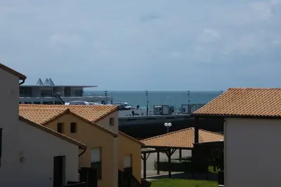 Image de Les Terrasses Notre Dame du Port appartement duplex avec piscine et tennis. Wifi gratuit