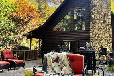 Image de Log Cabin Buck Falls - Chalet Retreat