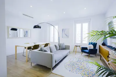 Image de Wonderful 2br/2ba flat overlooking Pedro Zerolo Sq